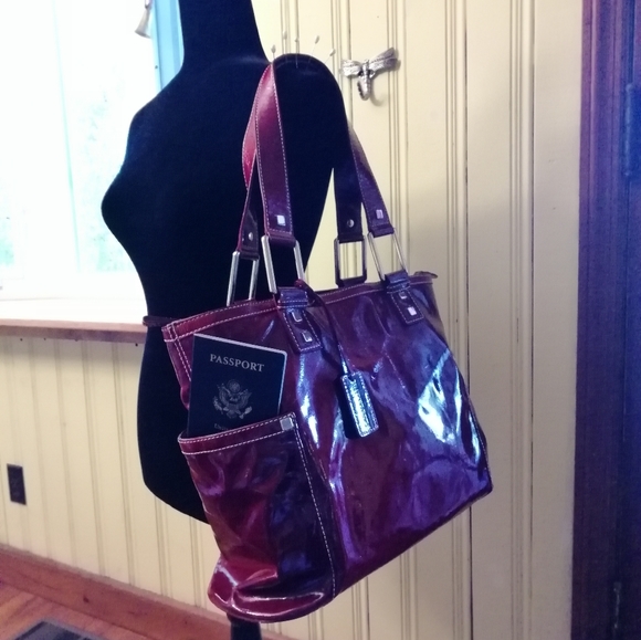 Vintage Handbags - Vintage Brick Red Patent Leather Butler Travel Bag